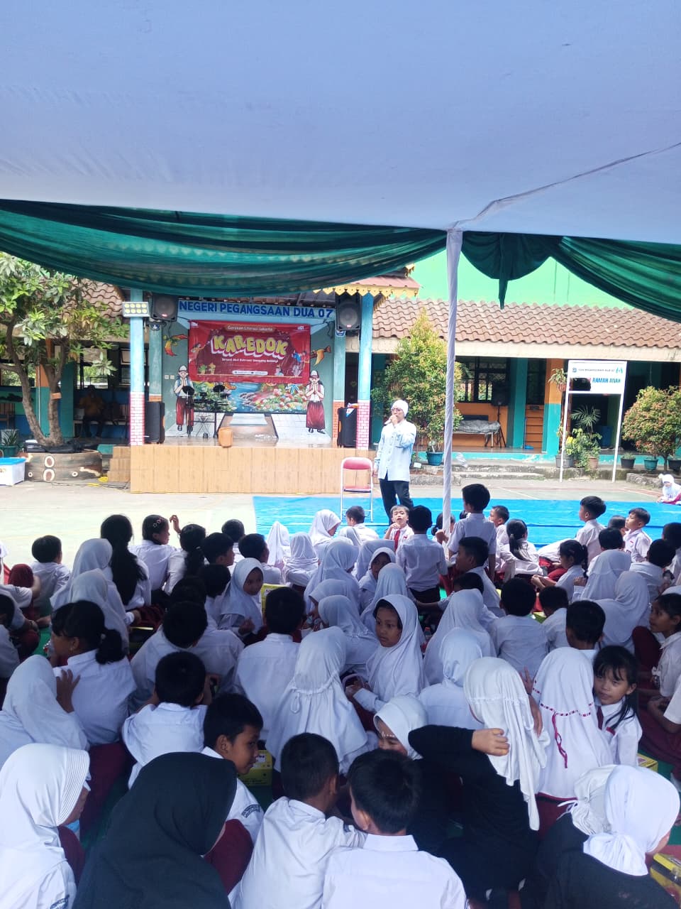 KAREDOK (Kreasi Aksi Rekreasi Dongeng Keliling)